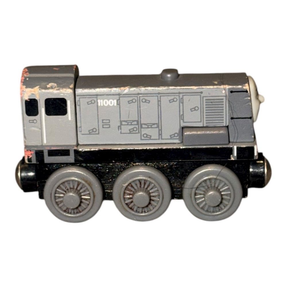 Dennis Diesel Tank Engine Thomas the Train Wooden Railway Friends Gray 2003 VTG - Picture 3 of 6